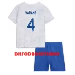 Frankrig Raphael Varane 4 Fodboldtrøje Børn Udebane VM 2022