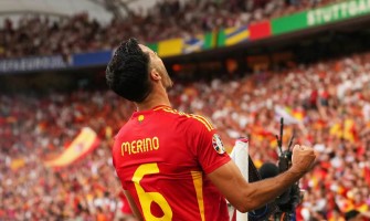 Karnevalet i Europa Cuppen, der mødes på en smal vej, vinder de modige