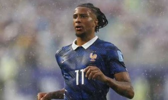 Ved en korsvej efter Frankrigs nederlag, Olises Bayern rød og Real Madrid hvid...